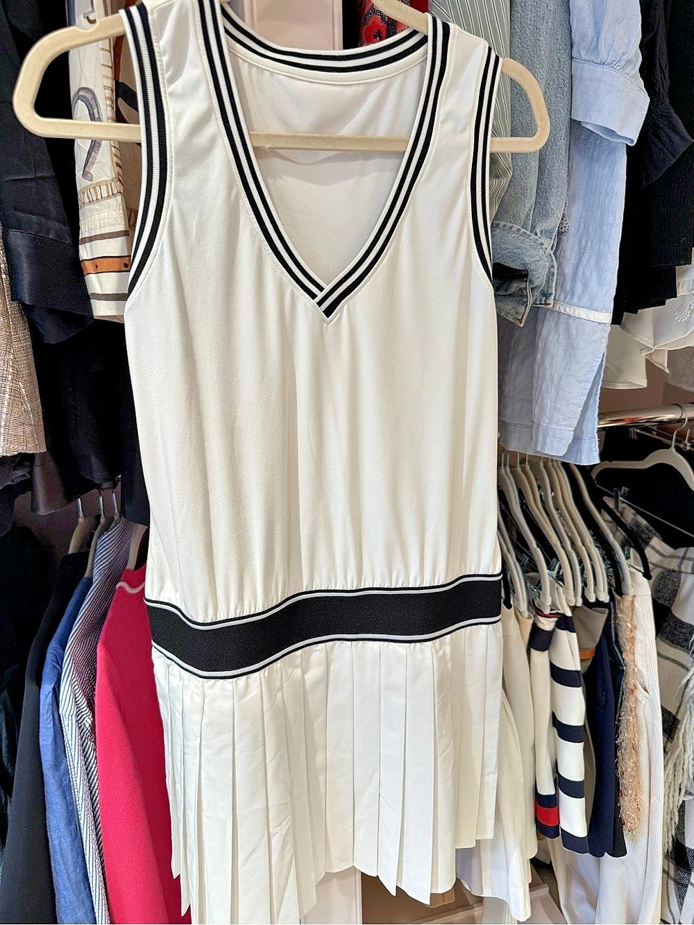 Gorgeous Box-Pleat Short-Lined Tennis Dress White & Black Medium